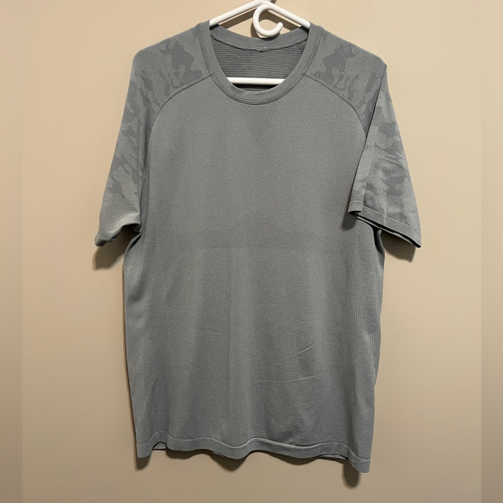 Men’s Lululemon Tee, size L